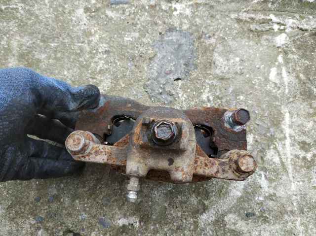 SUBARU 26692FE020 Суппорт задний правый в наличии Ровно