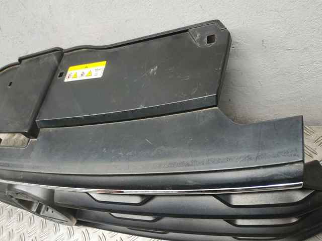 VAG 2GA853651R Решетка радиатора в наличии Днепр