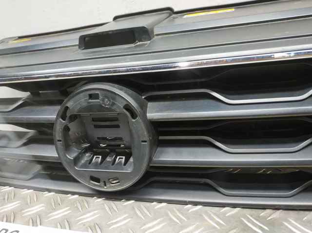 VAG 2GA853651R Решетка радиатора в наличии Винница