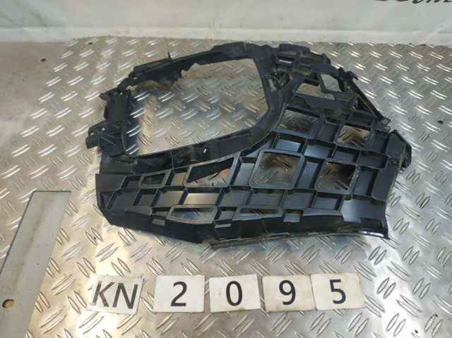 Правое крепление переднего бампера 2GM807724A VAG