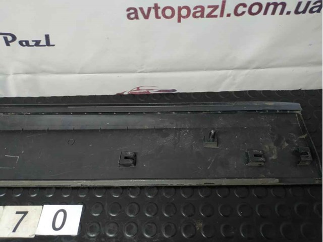 Молдинг передней правой двери 2GM854940G VAG