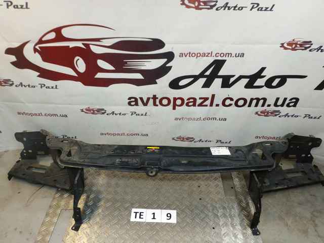 VOLVO 31212702 Верхняя рамка радиатора в наличии Киев