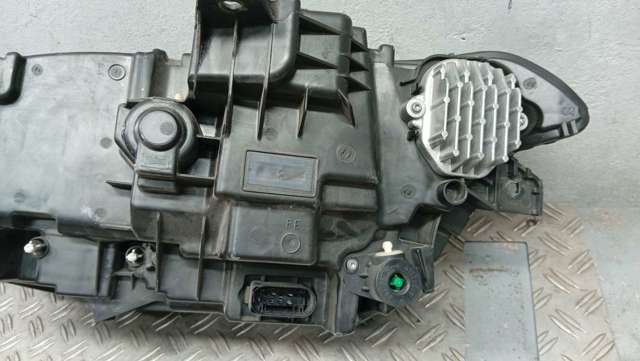 VOLVO 31655775 Правая фара в наличии Черкассы