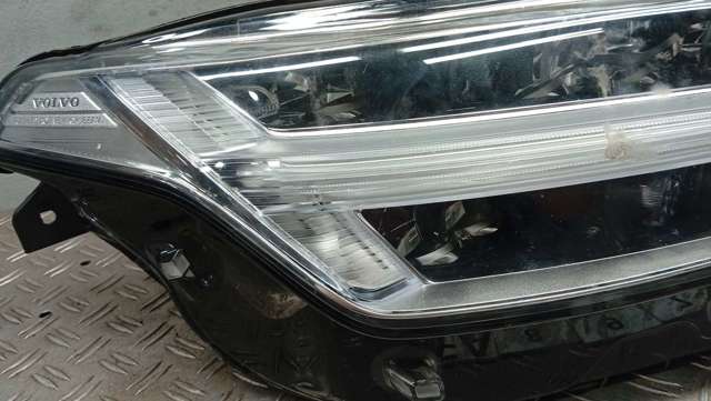 VOLVO 31655775 Правая фара в наличии Запорожье