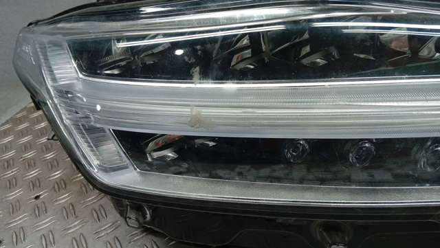 31655775 VOLVO Фара правая купить в Ровно