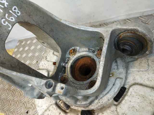BMW 33326879102 Цапфа задняя правая в наличии Каменское