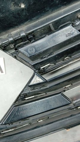 3G0853653 Решетка радиатора купить Запорожье