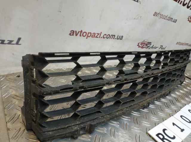 3V0853677 VAG Решетка бампера купить в Украина