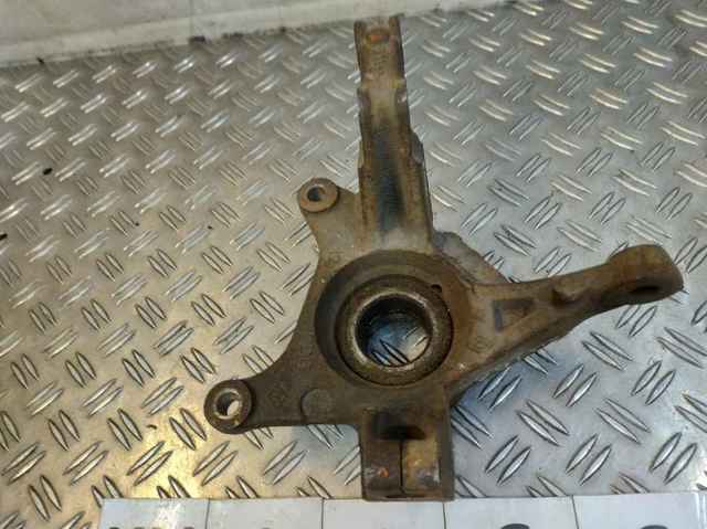 Кулак поворотный передний правый 400143444R RENAULT