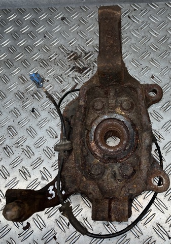 Цапфа передняя левая 40015CN000 NISSAN