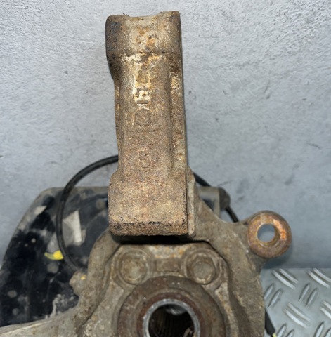 NISSAN 40015JD000 Цапфа передняя левая в наличии Винница