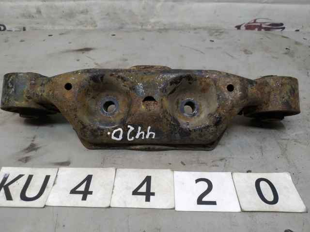 Сайлентблок траверсы крепления заднего редуктора, левый 41322AG020 SUBARU