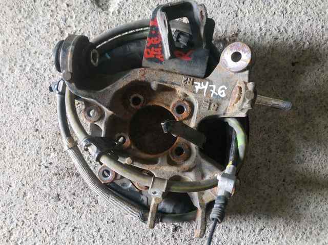 Цапфа (поворотный кулак) задний правый 4230448070 TOYOTA