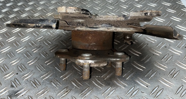 NISSAN 432024BA0B Задняя ступица в наличии Ужгород