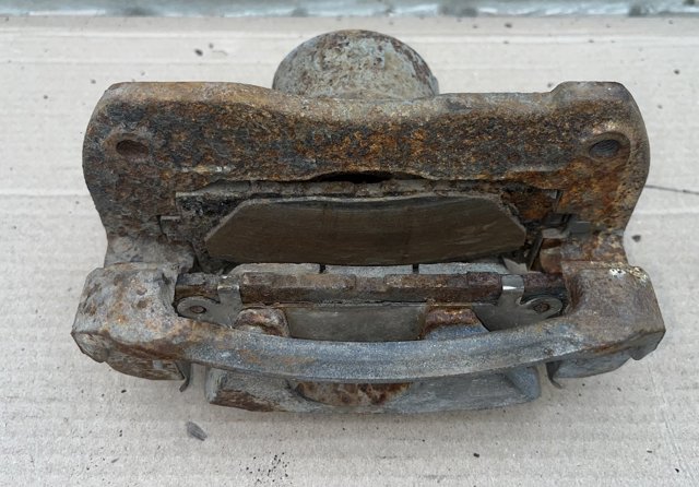 4773033340 TOYOTA Суппорт тормозной передний правый купить в Львов