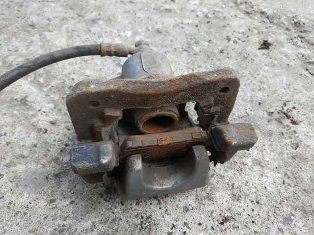 4783033250 TOYOTA Суппорт задний правый купить в Черновцы