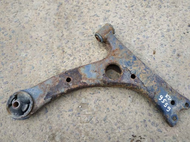 Передний нижний рычаг 4806805070 TOYOTA