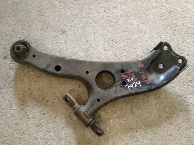 Рычаг передней подвески нижний, правый 4806808040 TOYOTA