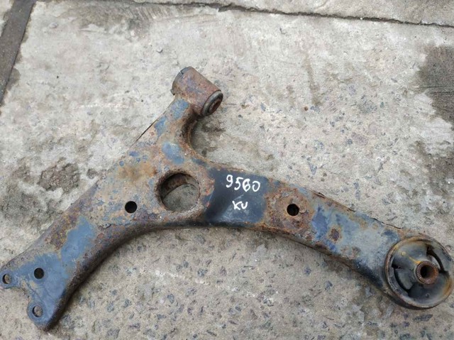 Рычаг передней подвески нижний левый 4806905070 TOYOTA