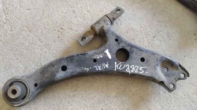 Рычаг передней подвески нижний левый 4806933070 TOYOTA