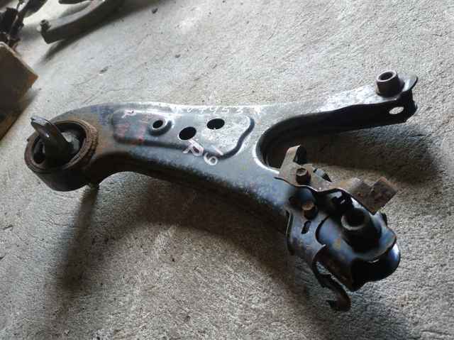 Рычаг/тяга задней подвески продольный нижний, правый 4876048061 TOYOTA