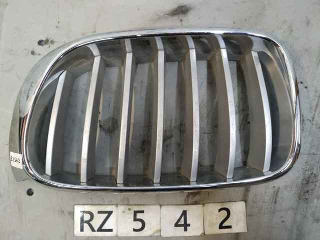Решетка радиатора левая 51117210725 BMW