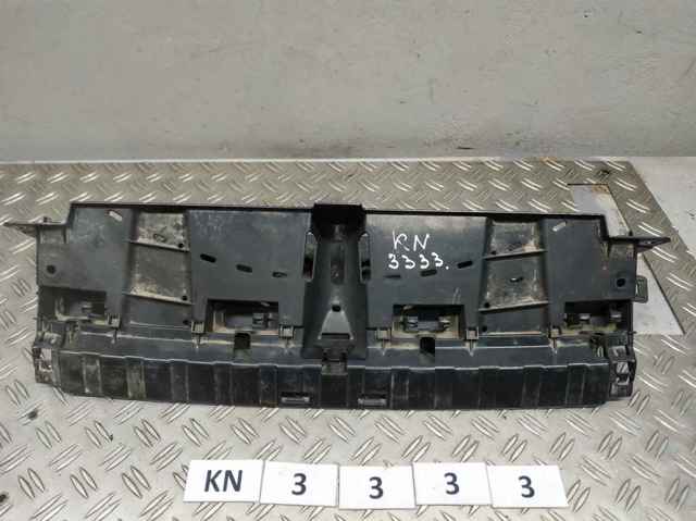 Кронштейн бампера заднего, центральный 51127420650 BMW
