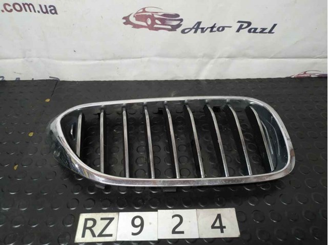 Решетка радиатора правая 51137383520 BMW
