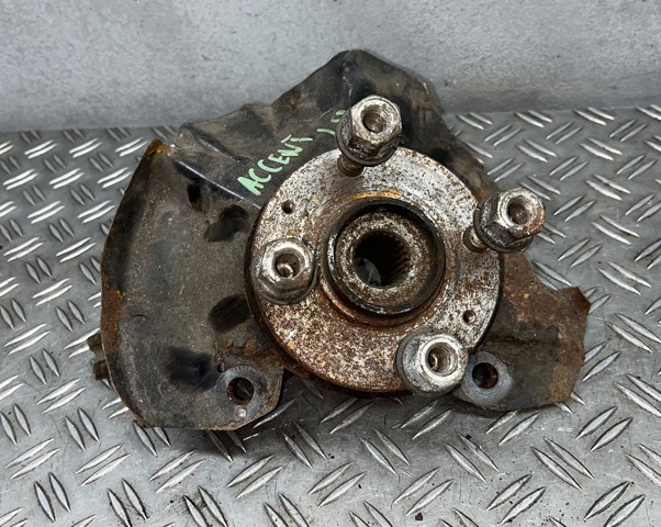 HYUNDAI 517151E100 Цапфа передняя левая в наличии Ирпень