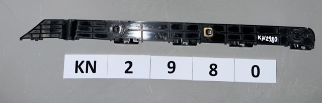 Кронштейн бампера заднего, левый 5215833010 TOYOTA