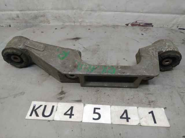 TOYOTA 5238048070 Сайлентблок траверсы крепления переднего редуктора в наличии Ровно