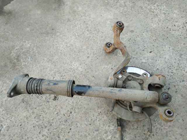 Цапфа (поворотный кулак) задний левый 527103K050 HYUNDAI