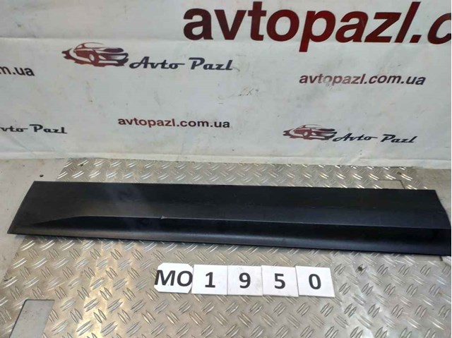 Молдинг двери передней правой 565854940 VAG