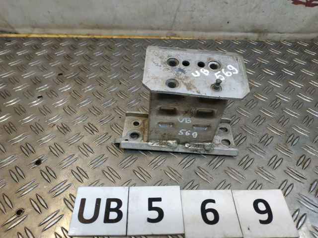 Кронштейн усилителя переднего бампера 5701347040 TOYOTA