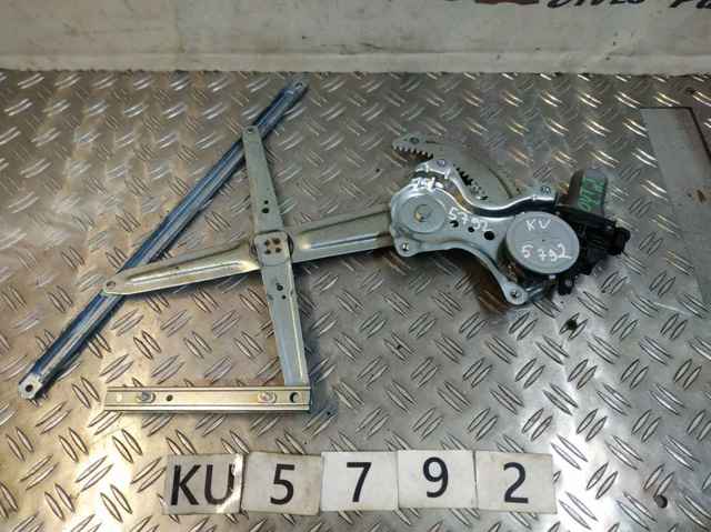 Мотор стеклоподъемника водительской двери 5713A385 MITSUBISHI