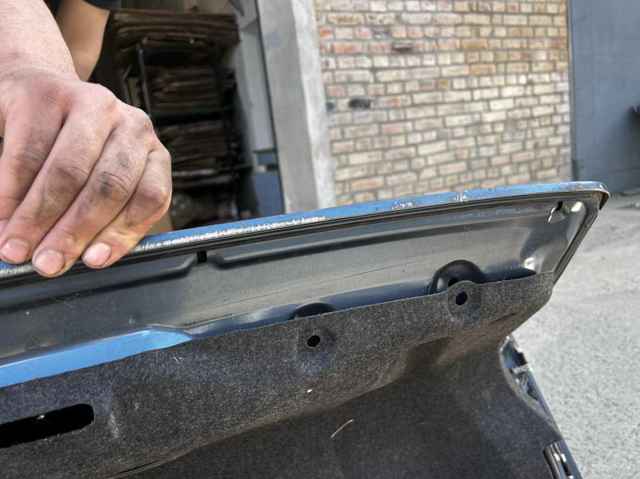 SUBARU 57509AG0019P Крышка багажника в наличии Полтава