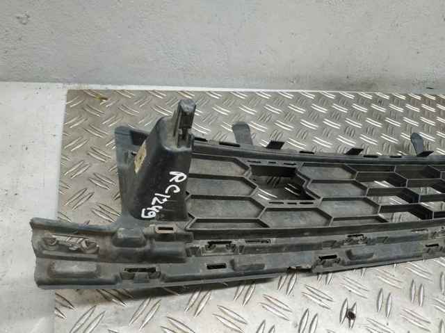 57A853677 VAG Решетка радиатора купить в Каменское