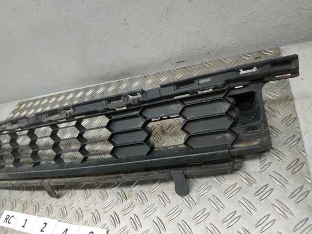 57A853677 VAG Решетка радиатора купить в Ирпень