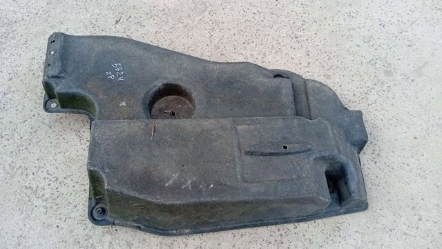 Защита днища передняя правая 5816578010 TOYOTA