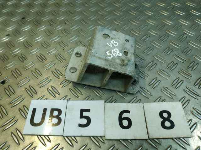 Кронштейн усилителя заднего бампера 5832442010 TOYOTA