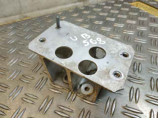 5832442010 TOYOTA Кронштейн усилителя заднего бампера купить в Ужгород