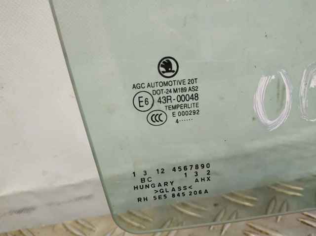 5E5845206A VAG Стекло двери задней правой купить в Николаев