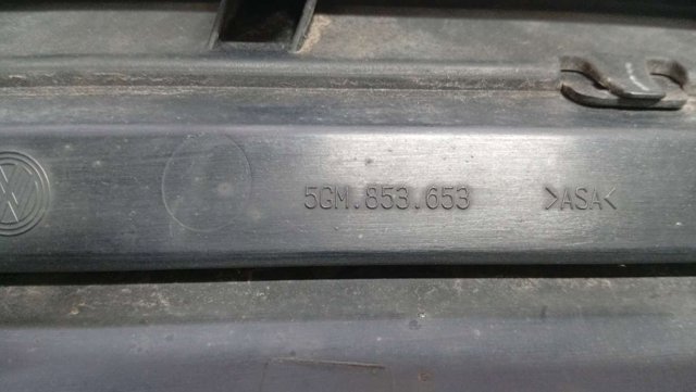 VAG 5GM853653A Решетка радиатора в наличии Запорожье