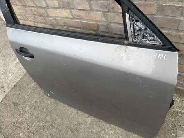 5J6831052 VAG Дверь передняя правая купить в Ирпень