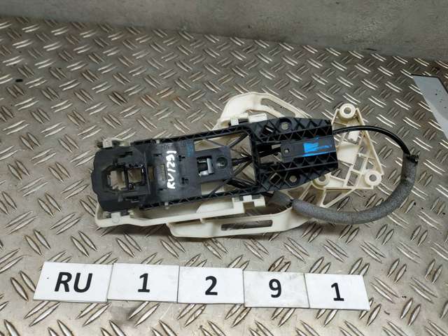 Держатель наружной ручки двери, передней правой 5N0839885F VAG