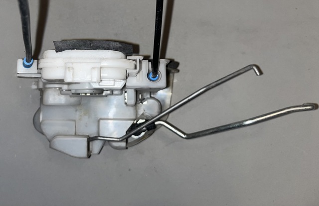 SUBARU 61032AJ01A Замок водительской двери в наличии Черновцы