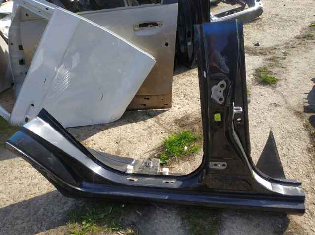 Стойка центральная, правая 6131102140 TOYOTA