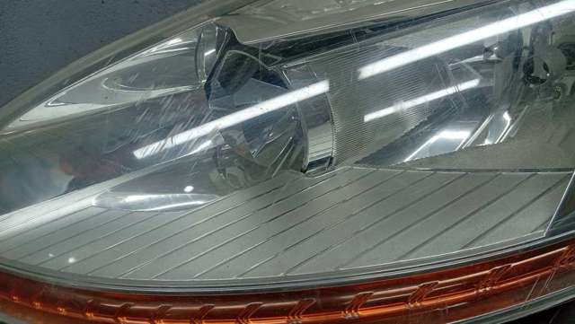 PEUGEOT 6208A8 Левая фара в наличии Львов