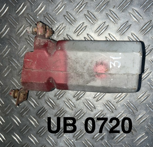 Правое крепление переднего бампера 622102J035 NISSAN