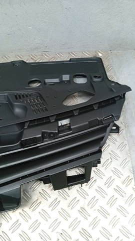 RENAULT 622562901R Решетка радиатора в наличии Полтава